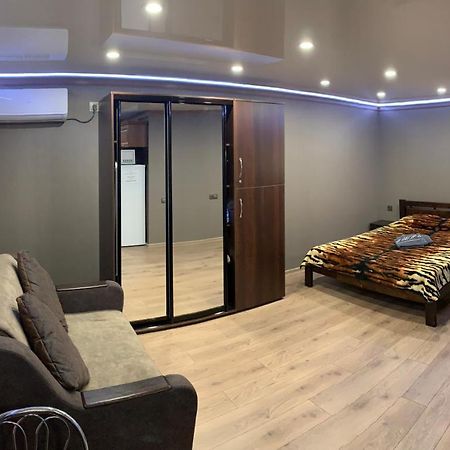 Апартаменти Loft-студио в самом центре Николаева Екстер'єр фото